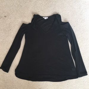 Shoulderless black sweater